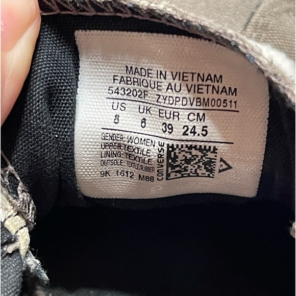 **SOLD** Converse shoreline 2 pairs - Picture 6 of 7